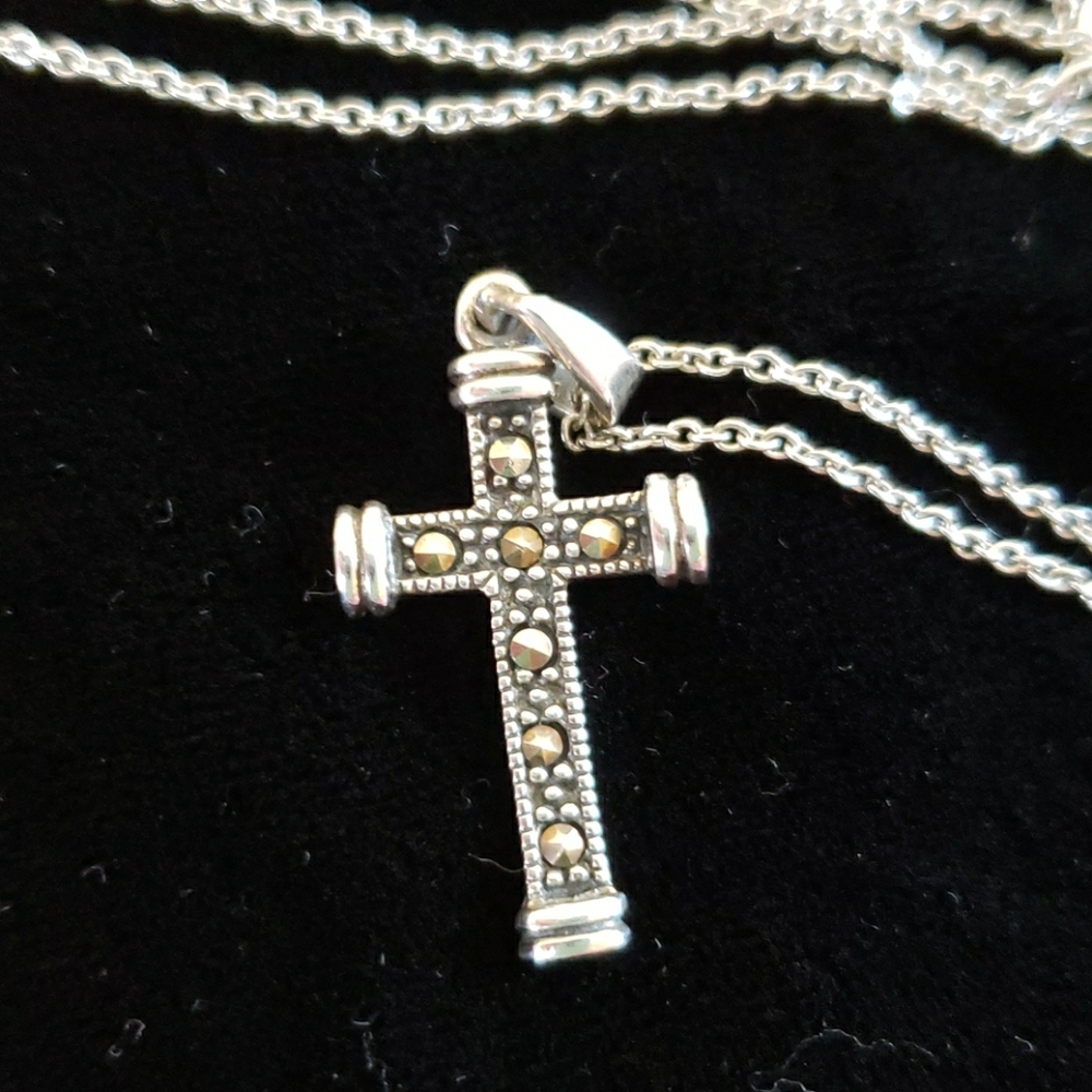 ⛪Lovely EUC 925 cross and chain
